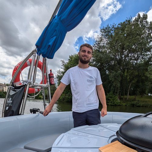 Je me présente, je m&rsquo;appelle Hugo Martin, j&rsquo;ai 26 ans et je suis passionné par les activités nautiques depuis mon enfance!